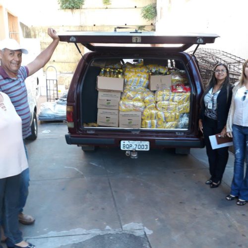 Monte Carmelo entrega doação de alimentos aos pacientes