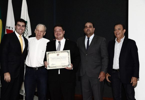 Felipe Toledo recebe Homenagem na Câmara