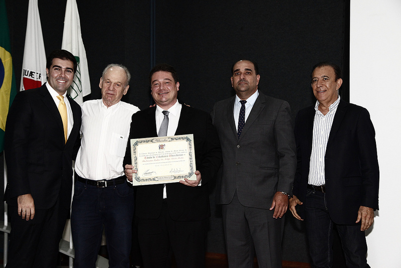 Felipe Toledo recebe Homenagem na Câmara Felipe Toledo recebe Homenagem na Câmara