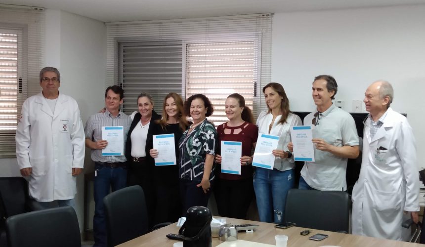 HÉLIO ANGOTTI RECEBE ORGANIZADORES DO LEILÃO AMIGOS PARA O BEM