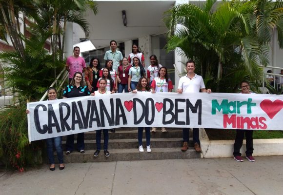 HÉLIO ANGOTTI RECEBE VISITA DA CARAVANA DO BEM DO MART MINAS