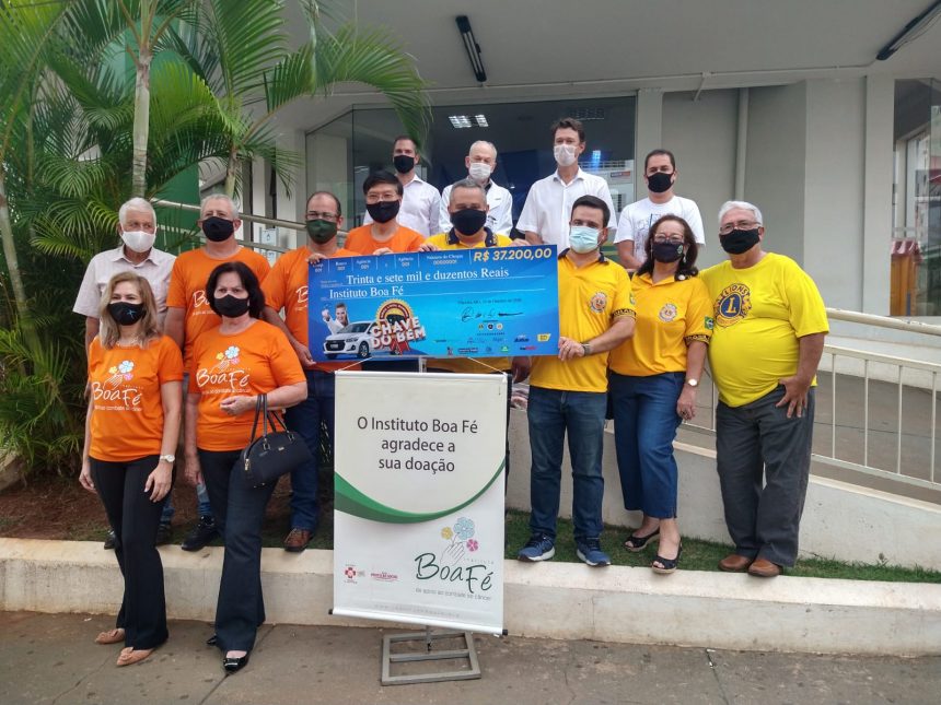 HÉLIO ANGOTTI RECEBE CHEQUE DA CHAVE DO BEM HÉLIO ANGOTTI RECEBE CHEQUE DA CHAVE DO BEM