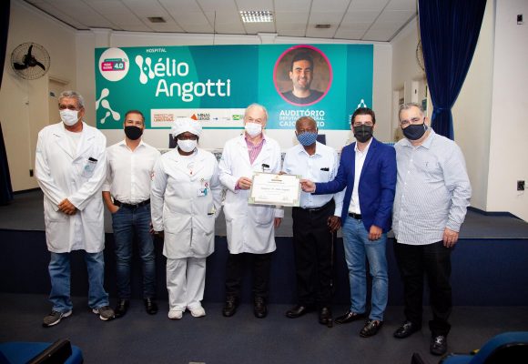 CÂMARA DE UBERABA HOMENAGEIA HÉLIO ANGOTTI PELOS 60 ANOS DE ATUAÇÃO