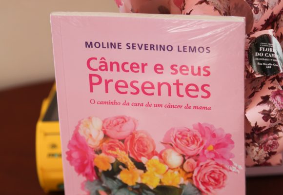 AUTORA DO LIVRO “CÂNCER E SEUS PRESENTES” FALA SOBRE O TRATAMENTO DO CÂNCER DE MAMA