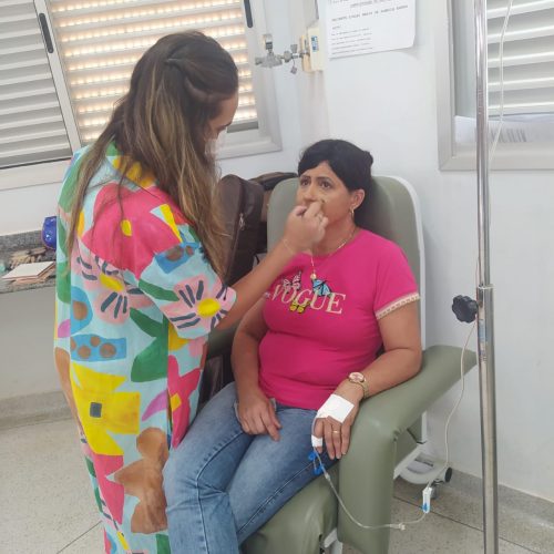 PACIENTES ONCOLÓGICAS GANHAM DIA DA BELEZA DO HÉLIO ANGOTTI