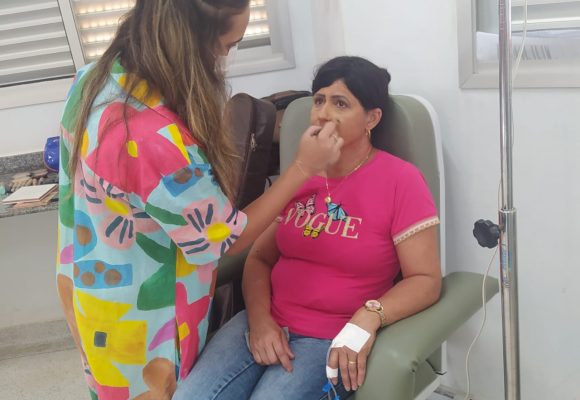 PACIENTES ONCOLÓGICAS GANHAM DIA DA BELEZA DO HÉLIO ANGOTTI