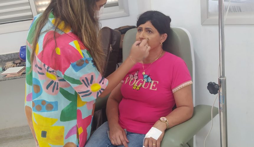 PACIENTES ONCOLÓGICAS GANHAM DIA DA BELEZA DO HÉLIO ANGOTTI
