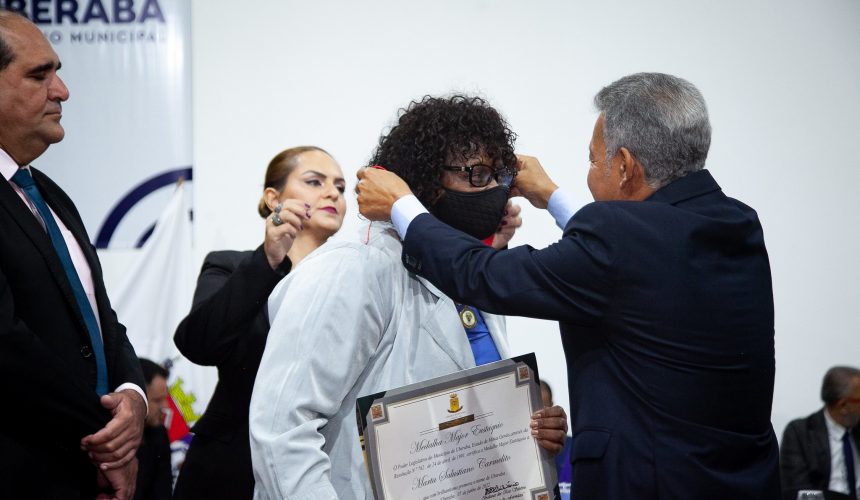 COLABORADORA DO HÉLIO ANGOTTI RECEBE A MEDALHA “MAJOR EUSTÁQUIO”