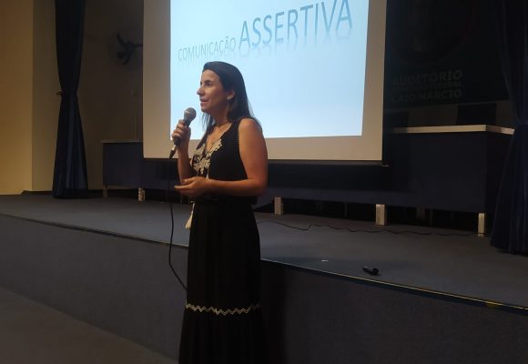 PSICÓLOGA FALA SOBRE COMUNICAÇÃO ASSERTIVA NO HHA