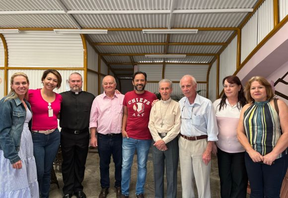 VISITA PASTORAL TRAZ ARCEBISPO AO HOSPITAL