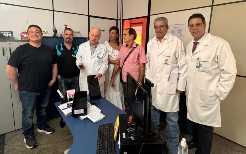 HÉLIO ANGOTTI RECEBE DOAÇÃO DE DERMATOCÓSPIO DIGITAL